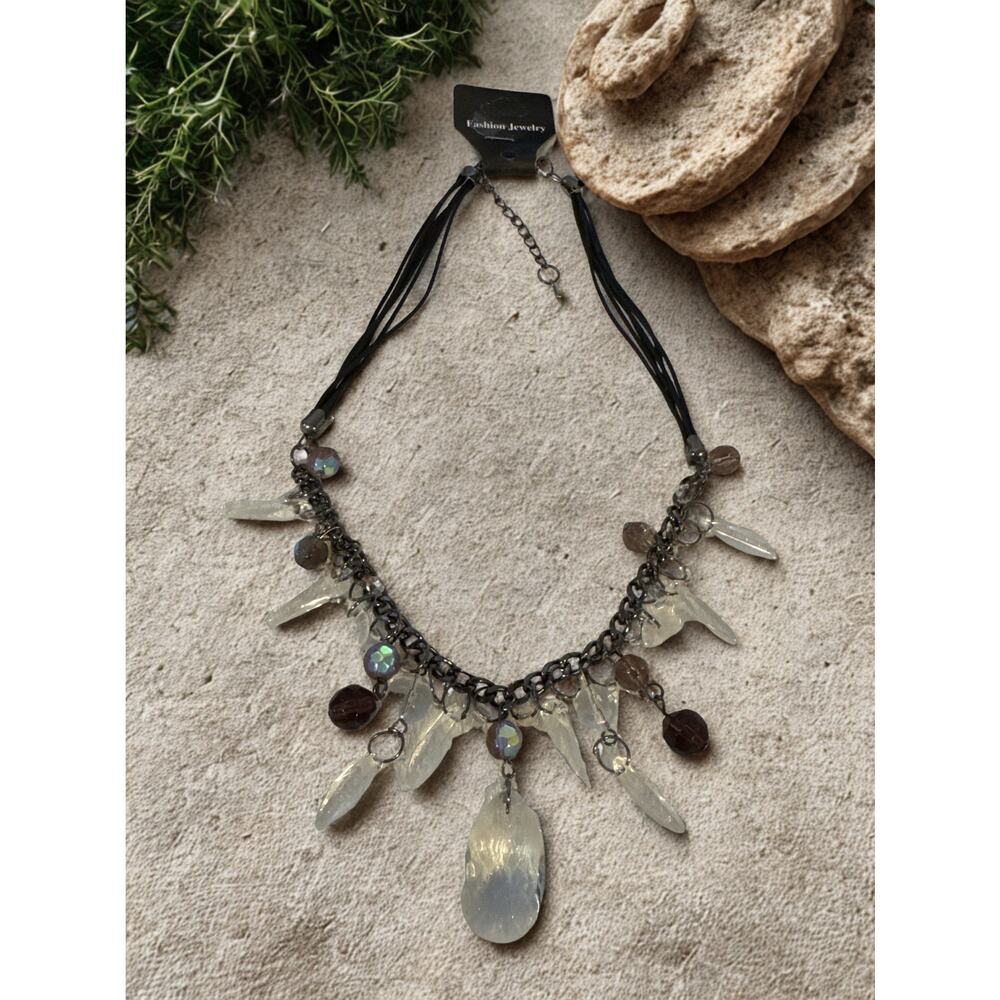 NWT Gorgeous Crystal and leaf beads